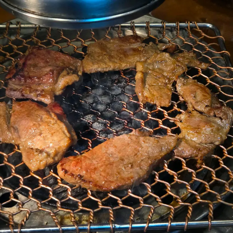 돼지갈비 굽는 모습