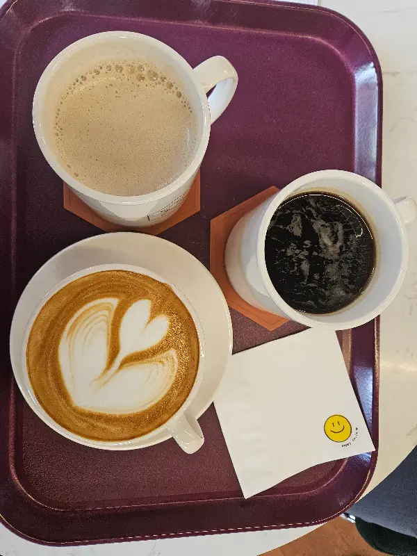 바닐라 라떼와 커피