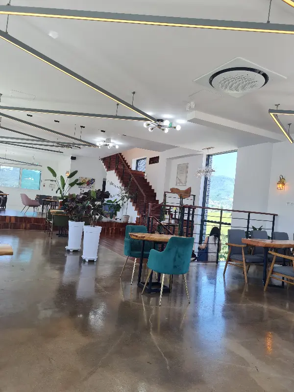 넓고 쾌적한 레이크야드의 내부 모습