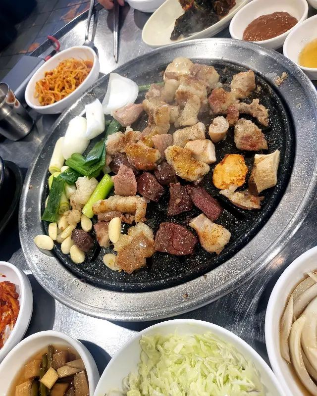 곱창구이와 밑반찬