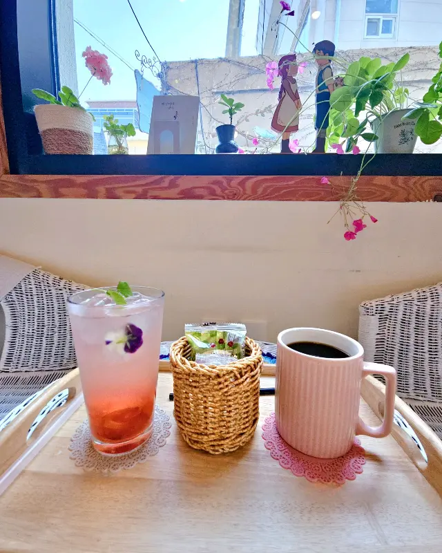 헤이즐넛 아메리카노와 자두에이드