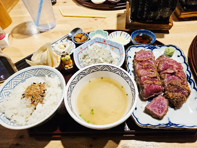 규카츠 정식 한상차림