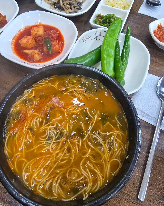 어탕국수 한 상 차림