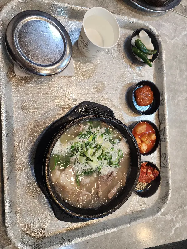 푸짐한 순대국 한 상 차림