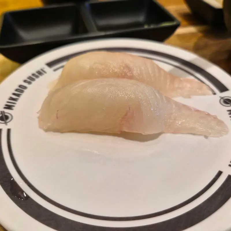 미카도스시의 신선한 활어 초밥