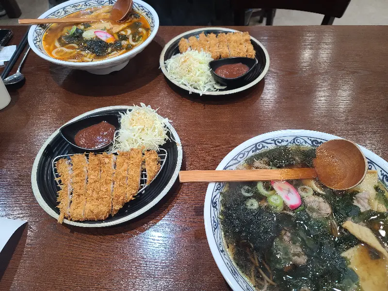 푸짐하게 차려진 한 상