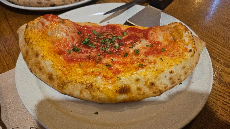 독특한 모양의 깔조네