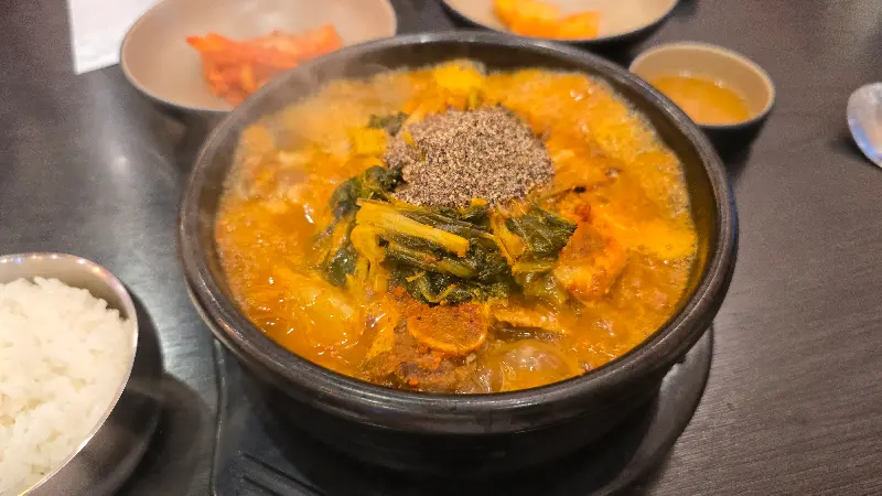 맛있어 보이는 감자탕