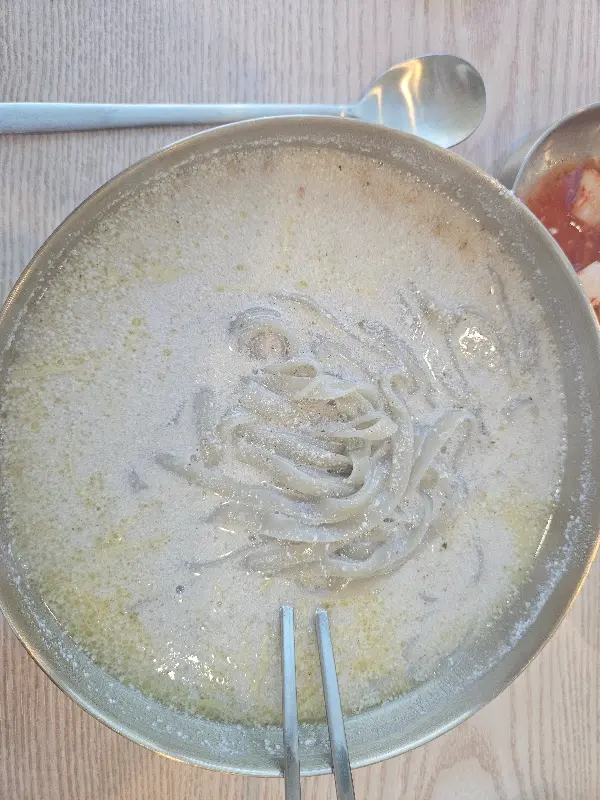 들깨칼국수 근접샷