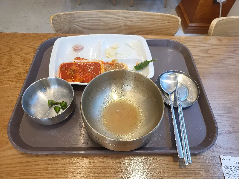 깔끔한 밀면 육수