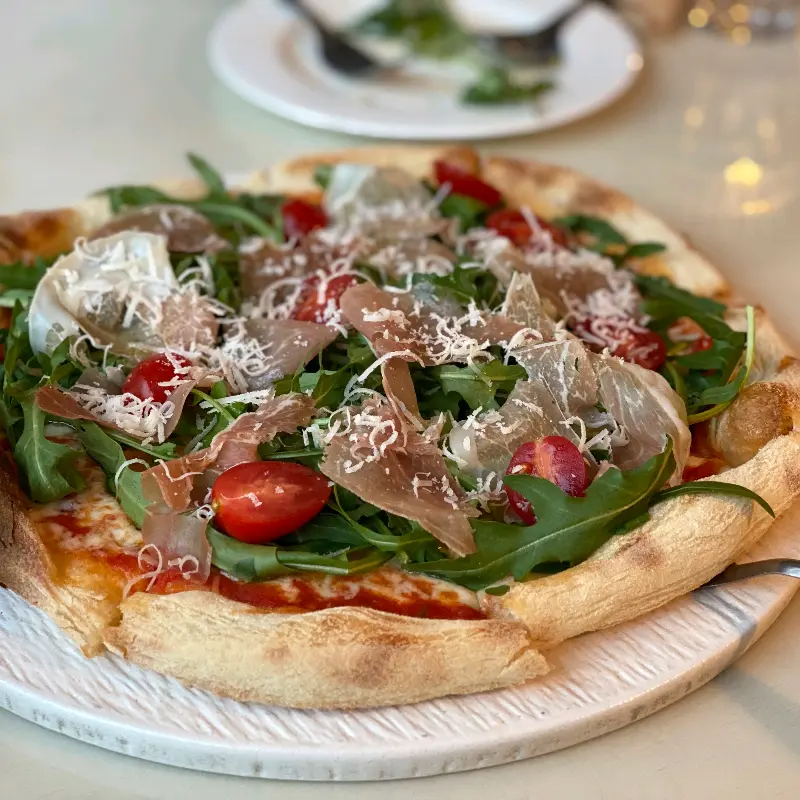 루꼴라 에 프로슈토 피자