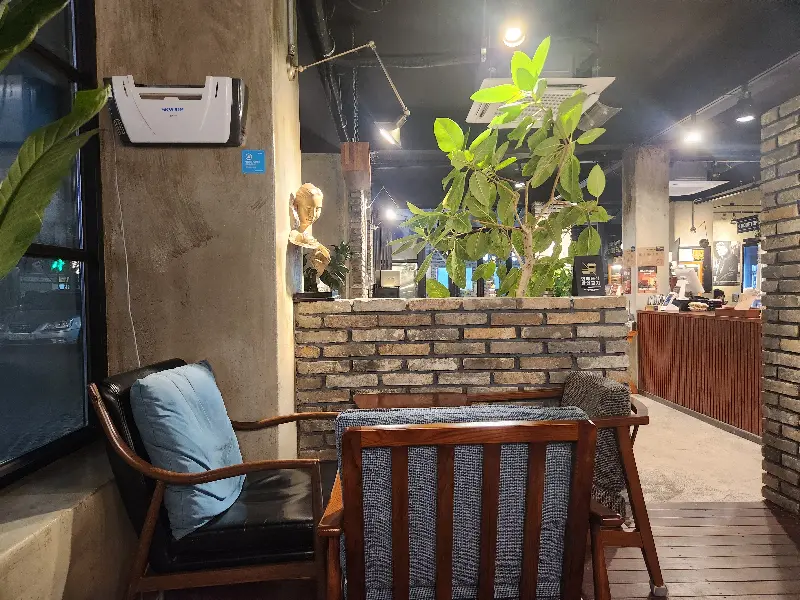 카페 내부 인테리어