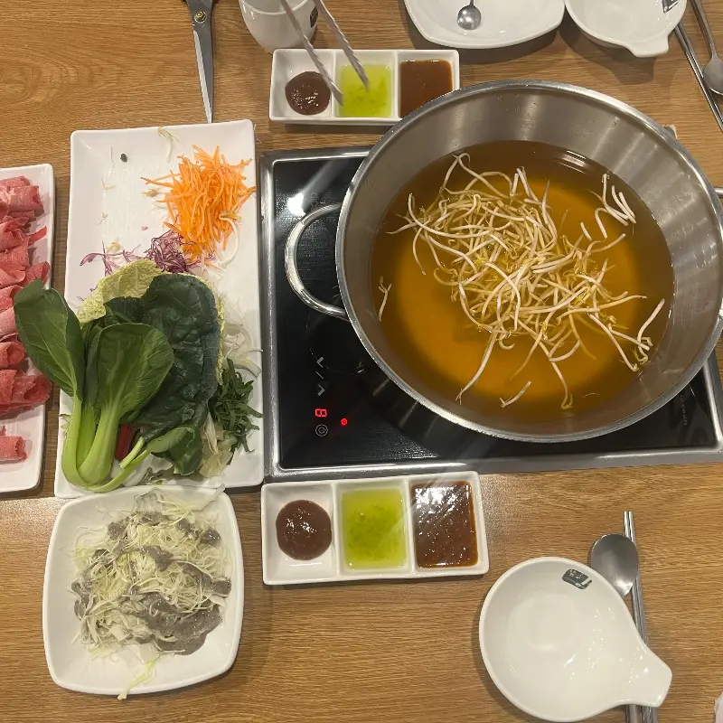 샤브샤브 한 상 차림