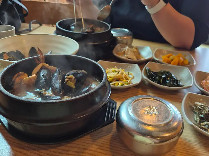 오분자기 뚝배기와 반찬