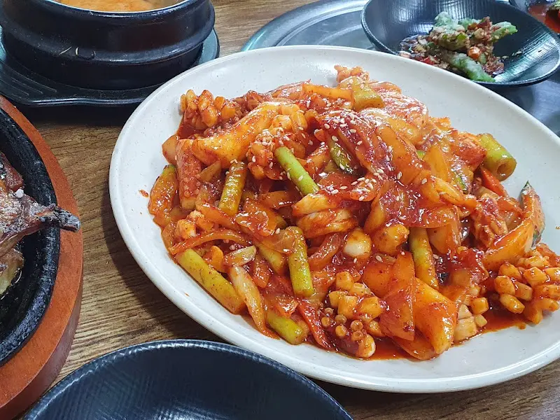 매콤달콤한 오징어 볶음