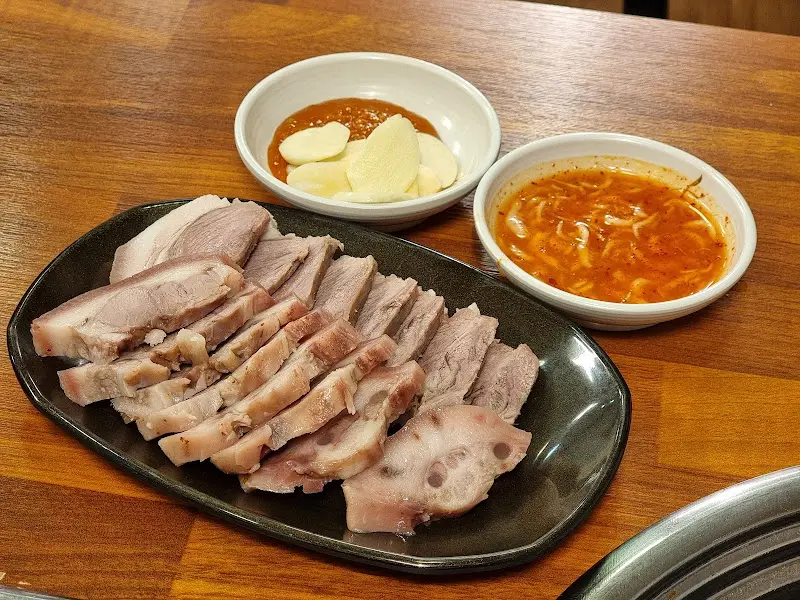 머리고기 수육 한상차림