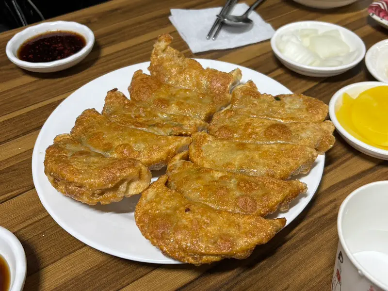 겉바속촉의 정석, 군만두