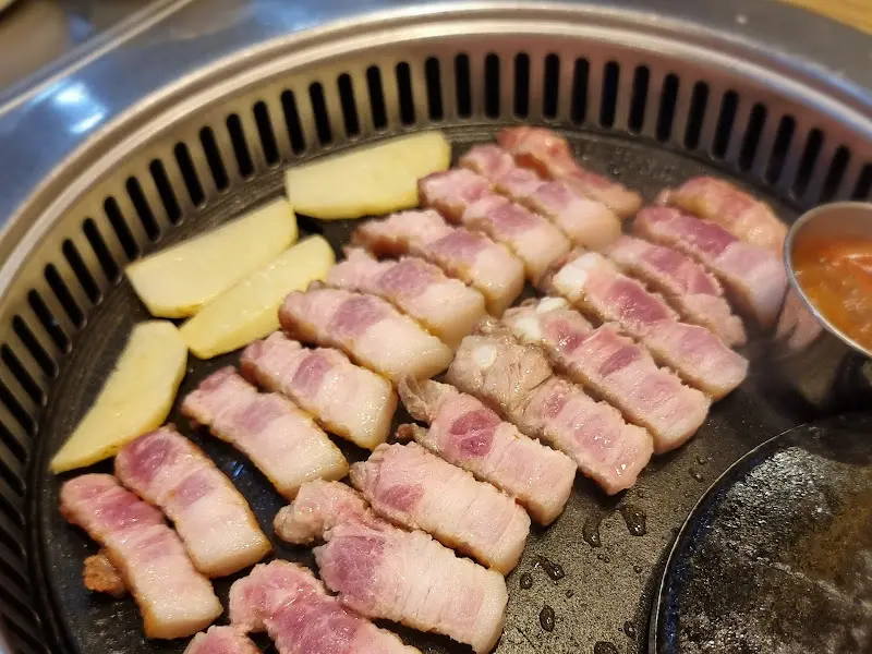 맛찬들왕소금구이 모란점의 삼겹살