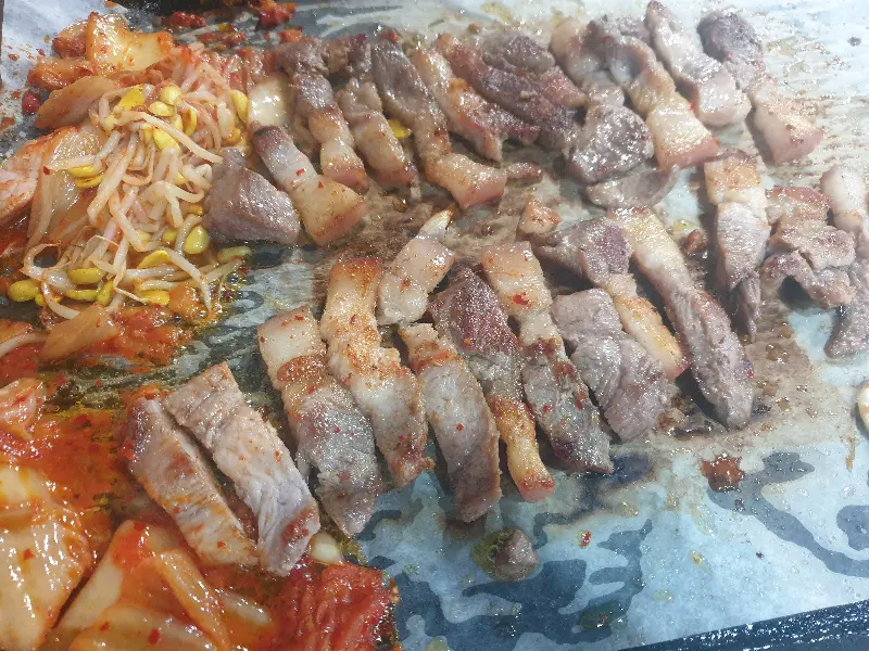 잘 구워진 삼겹살