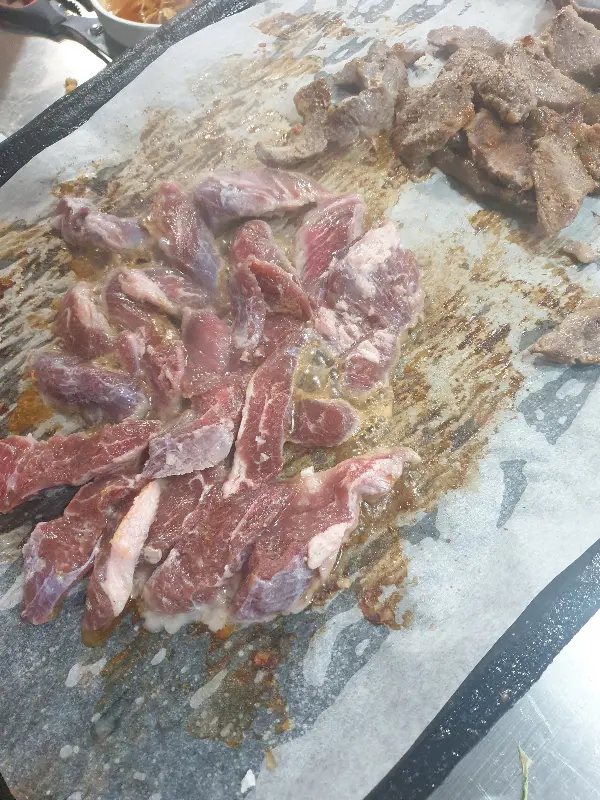 불판 위의 다양한 고기들