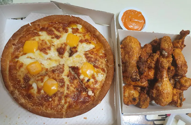 굽네치킨 피자와 치킨