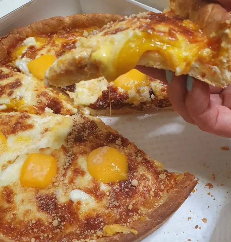 치즈가 듬뿍 들어간 시카고피자