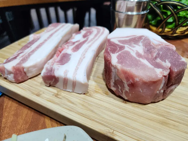 신선한 돼지고기