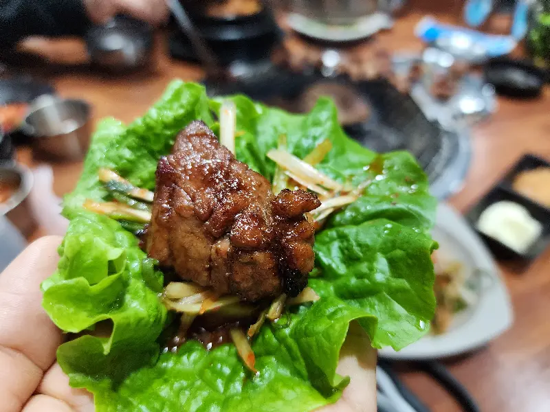 쌈으로 먹는 돼지갈비