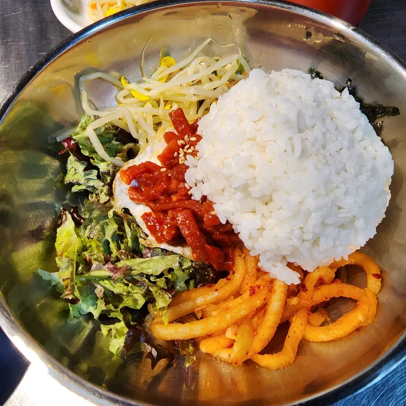 푸짐한 육회비빔밥