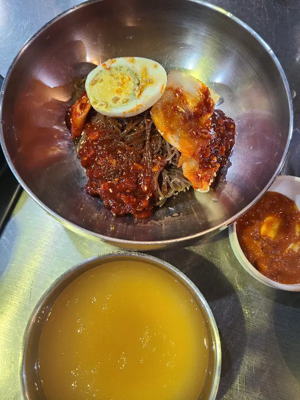 매콤달콤한 비빔냉면