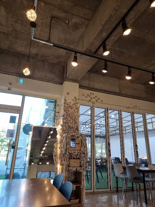 내부 천장의 조명