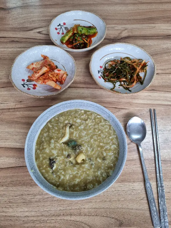 전복죽과 반찬