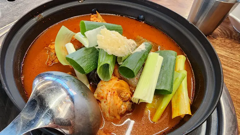 푸짐한 양의 닭볶음탕