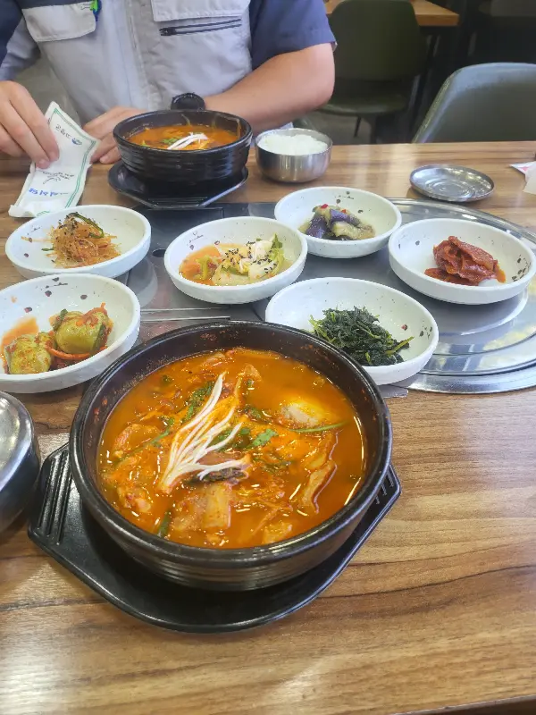 내장탕 한 상 차림
