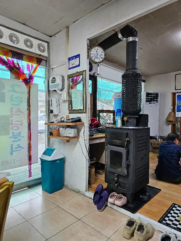 정겨운 식당 내부 모습