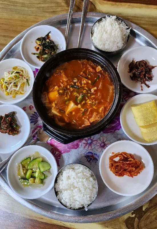 순흥식당 김치찌개와 반찬