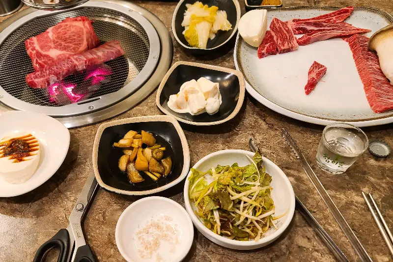 푸짐하게 차려진 한 상 차림