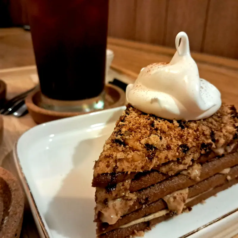 케이크와 음료 사진