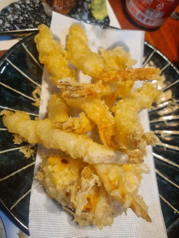 정갈하게 담겨 나온 초밥