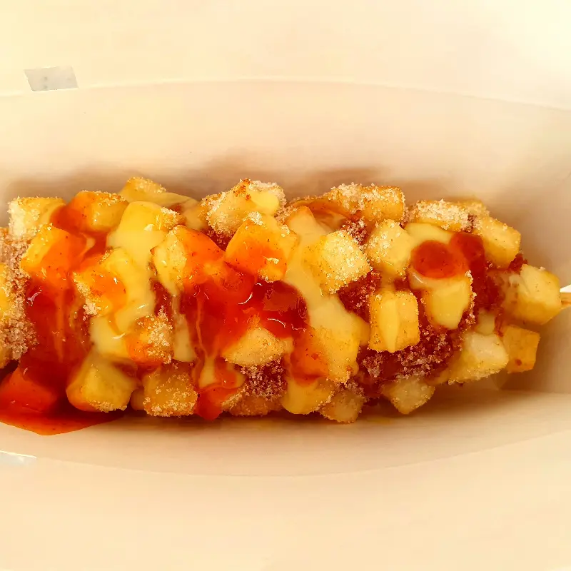 갓 튀겨져 나온 명랑핫도그