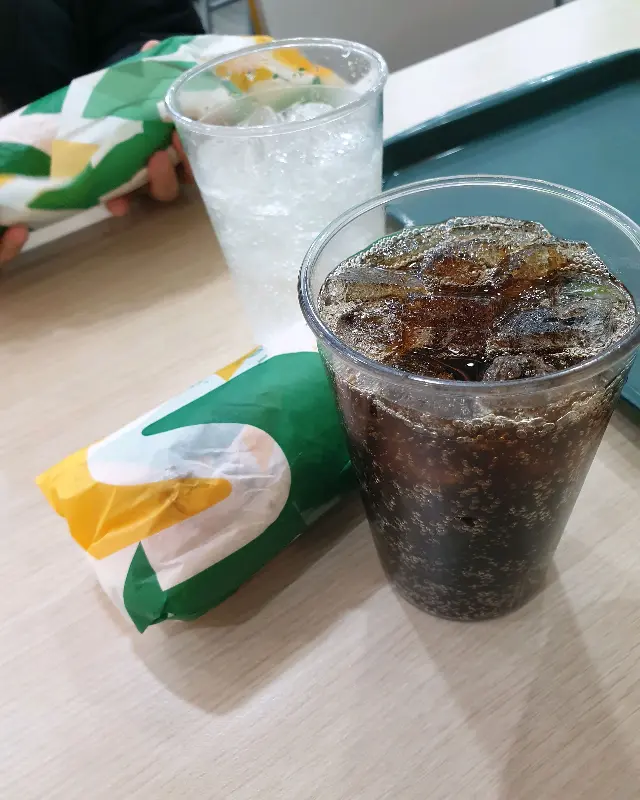 샌드위치와 음료
