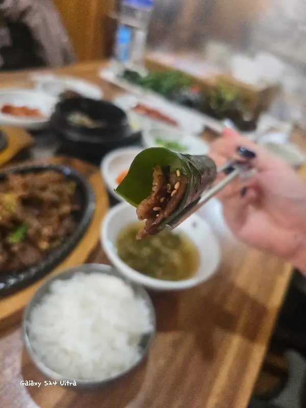 다채로운 쌈 채소와 함께 즐기는 쌈밥