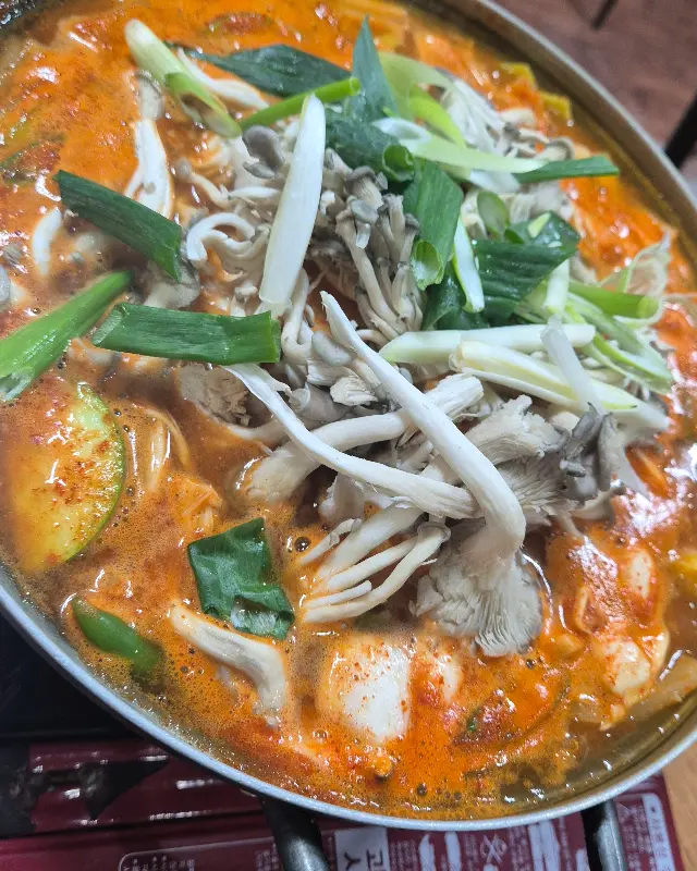 푸짐한 매운갈비찌개