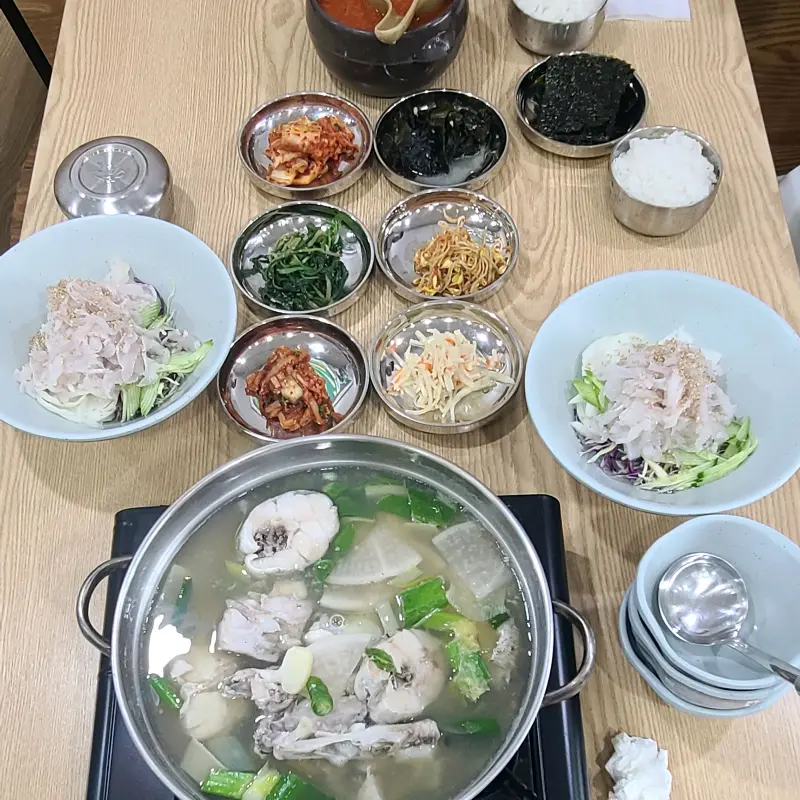 물회와 지리탕 런치 세트