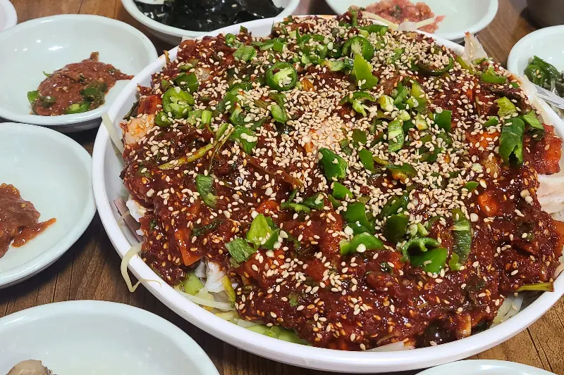 양념치킨 같은 듯하면서도 깊은 감칠맛이 느껴지는 대구뽈찜