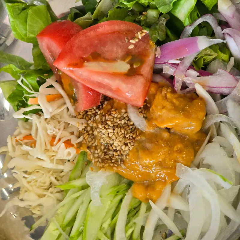 신선한 야채가 듬뿍 들어간 회무침