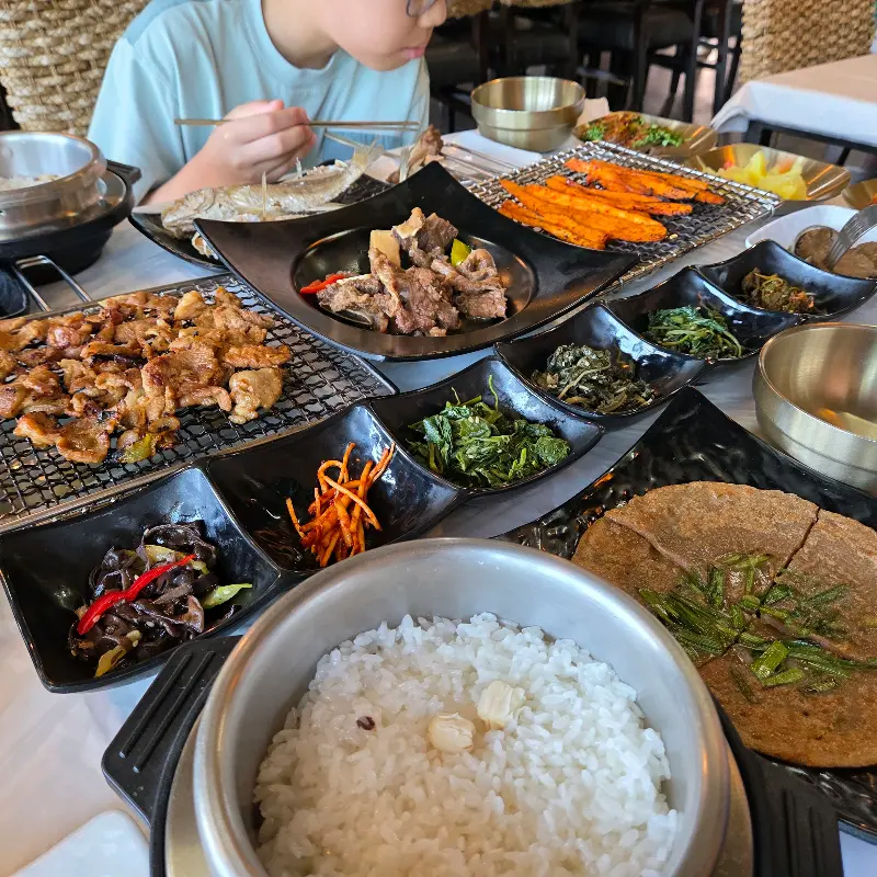 정갈한 반찬 세팅