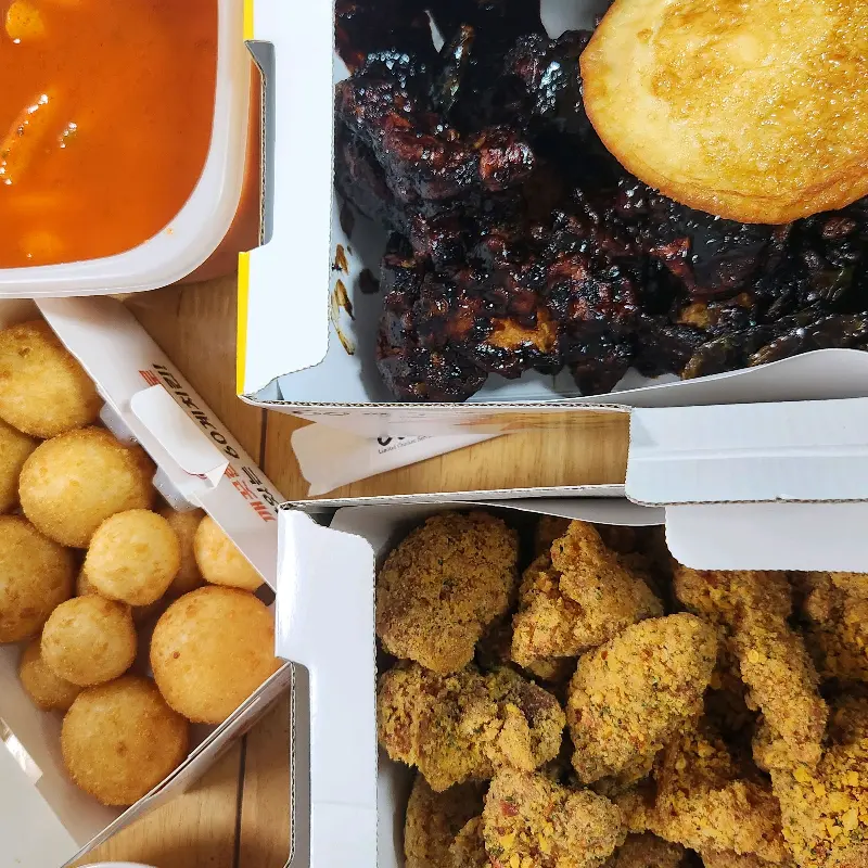 다양한 메뉴를 한 번에 즐길 수 있는 세트 메뉴