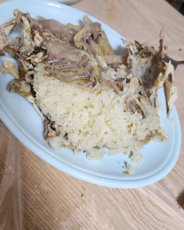 진한 국물이 일품인 닭백숙