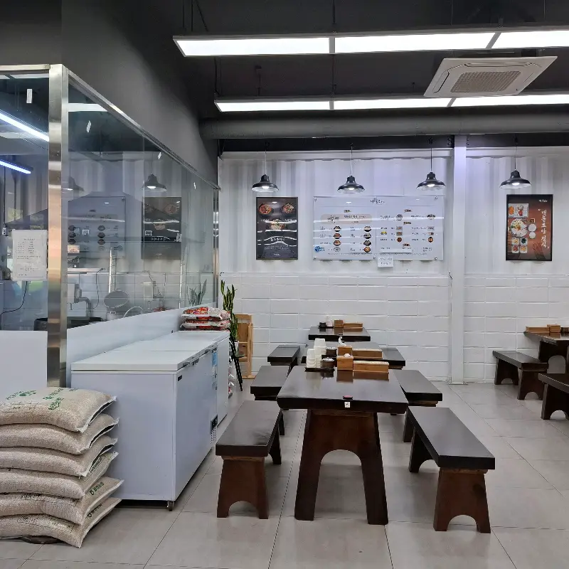 깔끔하고 넓은 내부